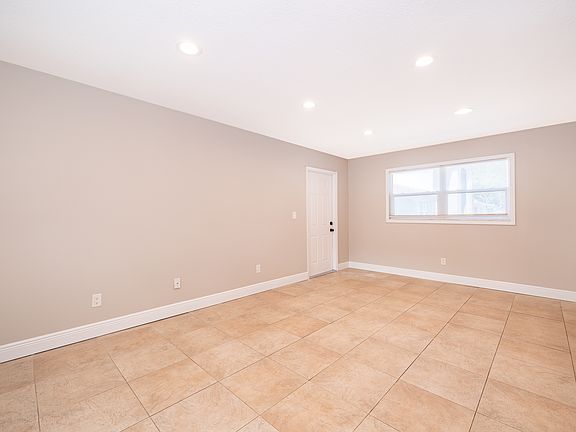 3rd image of 700 Magnolia Ave APT 7