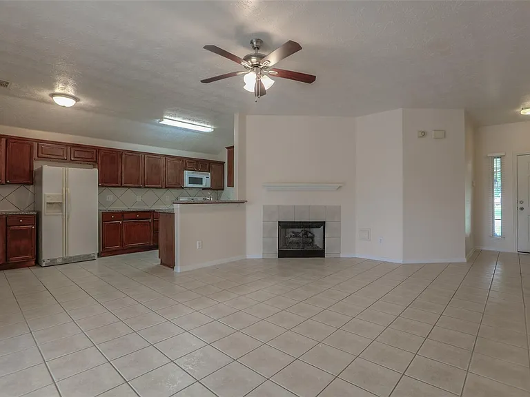 22915 Sebastian Dr — Photo 3