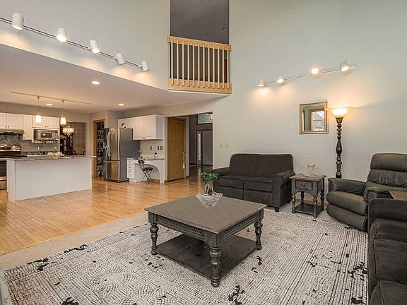 5th image of 1853 Cranberry Ct