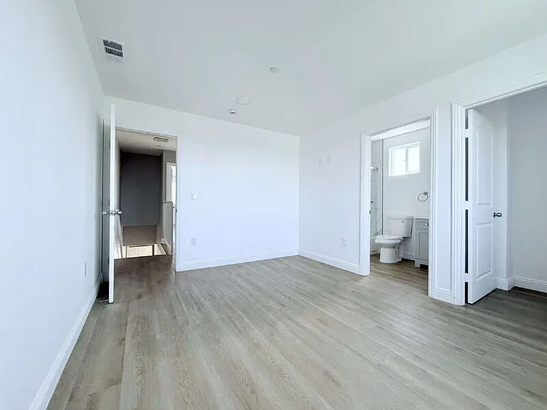 1731 E 68th St #C — Photo 20