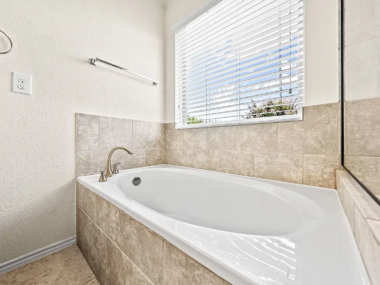 6097 Heron Dr — Photo 21