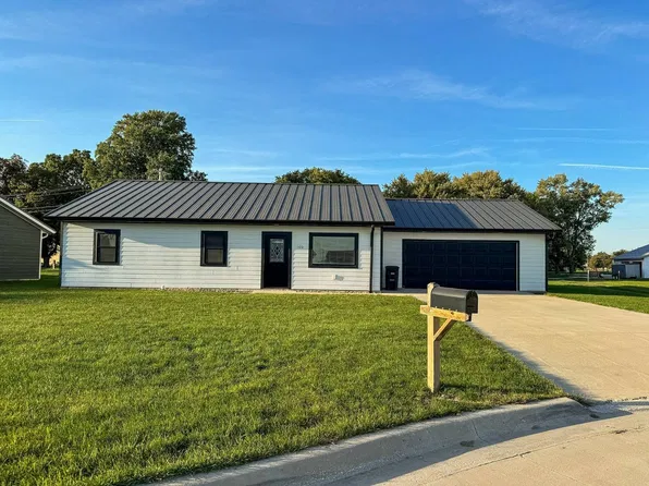 102 Circle Dr, Lenox, IA 50851