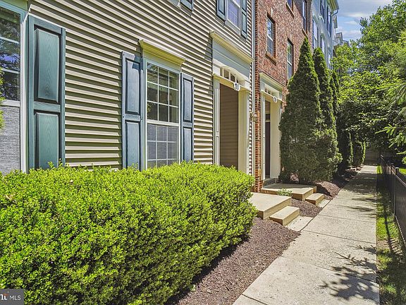 3rd image of 71 Swanton Mews Unit 100