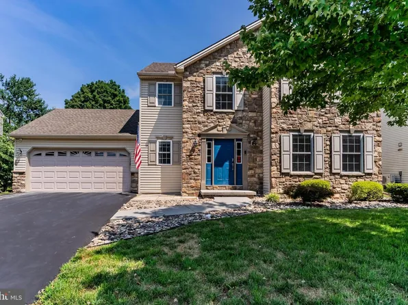 112 Hilltop Ct, Camp Hill, PA 17011