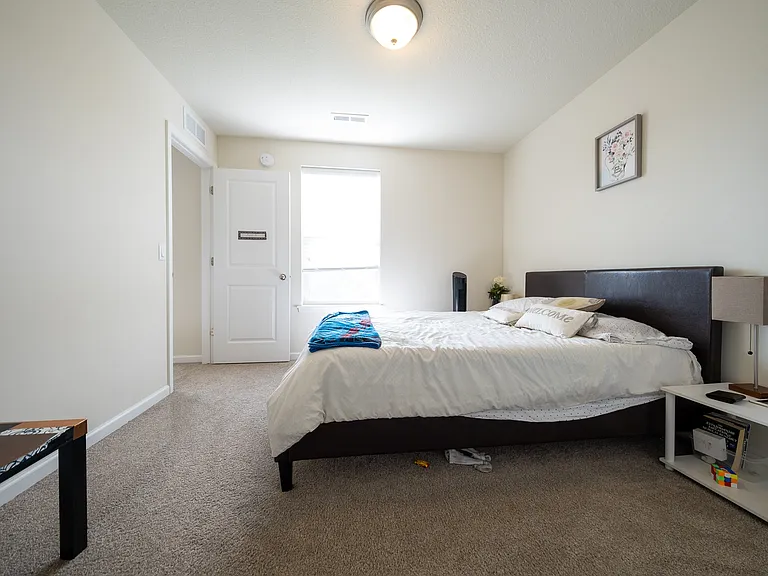 5595 Queensland Ln N — Photo 19