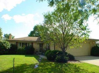 7156 Dexter Rd, Downers Grove, IL 60516