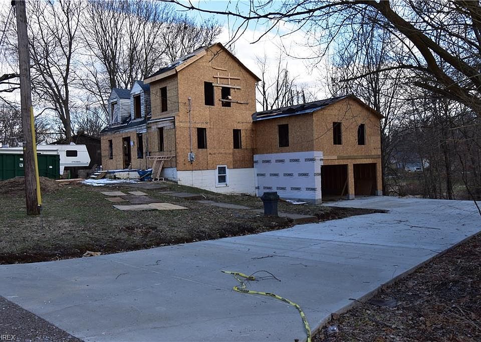 2nd image of 340 Wonder Lake Dr