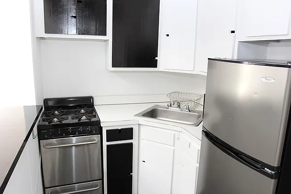 Rented by New York Manhattan Real Estate Incorporated | media 28