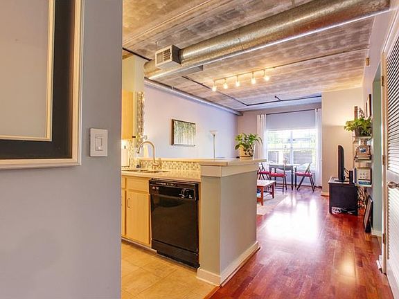 3rd image of 800 Peachtree St NE APT 1214