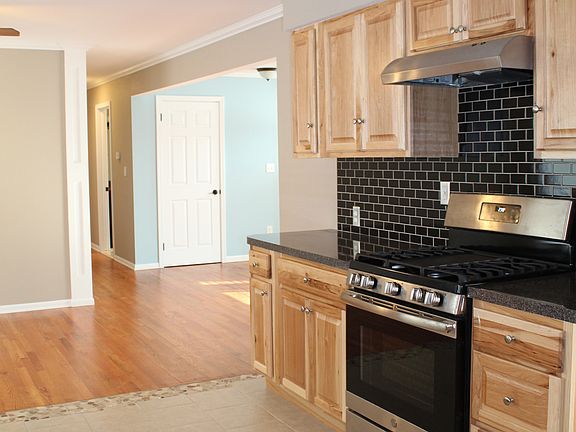 4th image of 815 E Chapin St