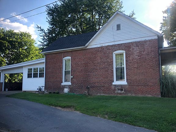 3rd image of 402 W Depot St