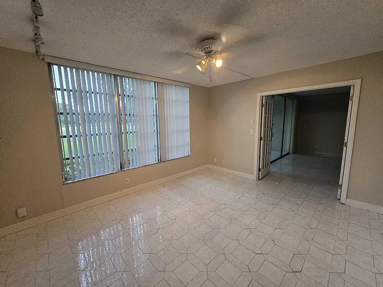 3800 Oaks Clubhouse Dr #112 — Photo 15