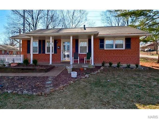 5810 Langley Ave photo 1
