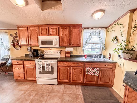 2nd image of 20 Wood Manor Dr