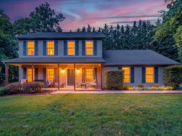 239 Pin Oak Dr, Blue Ridge, VA 24064