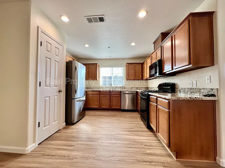 6646 E Montecito Ave — Photo 1