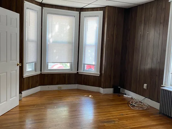 412 Putnam Ave #1, Cambridge, MA 02139