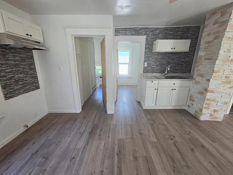 722 E 7th St #2 — Photo 10