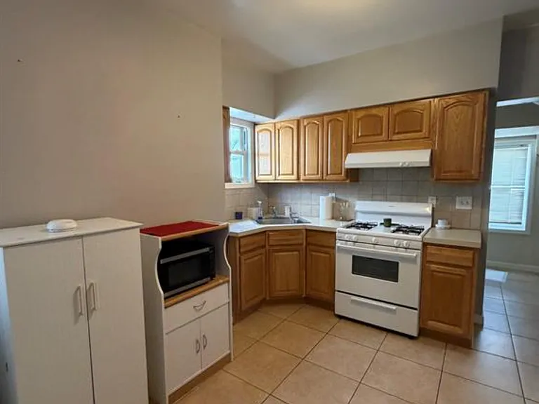 196 Devon St #1 — Photo 9