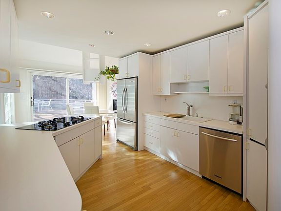 2nd image of 2953 Quogue Riverhead Rd