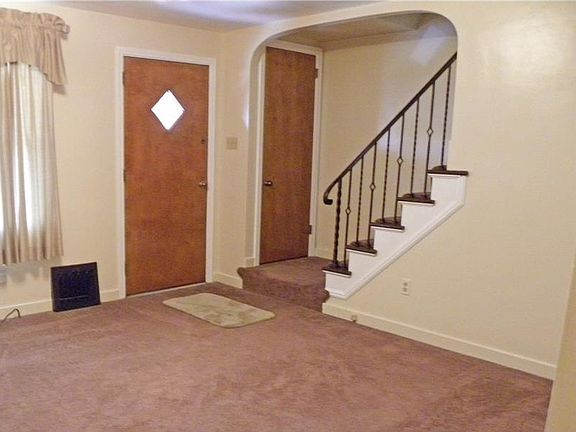 3rd image of 121 Poplargrove St