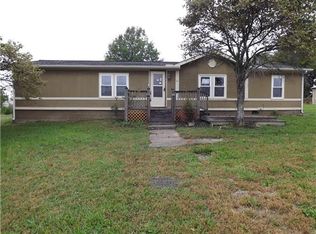 21894 Waverly Rd, Spring Hill, KS 66083