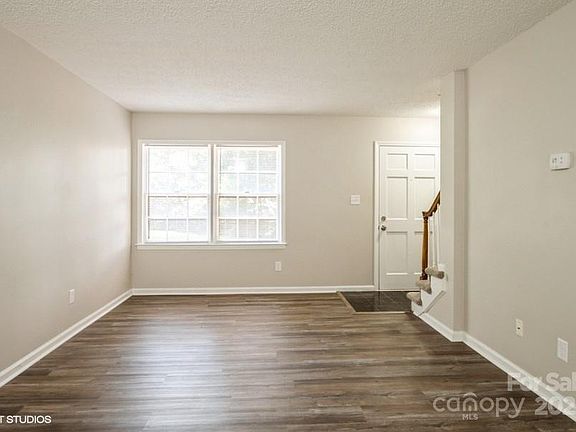 5th image of 4762 Old Lantern Way