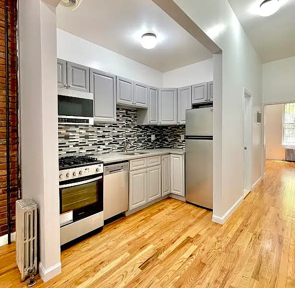 221 Suydam St #1R — Photo 6
