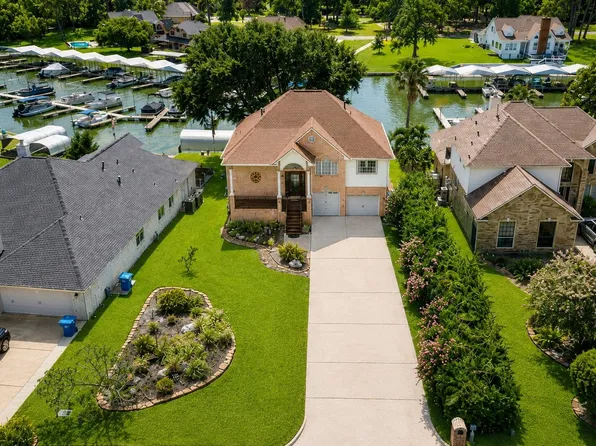 12498 Lake Vista Dr, Willis, TX 77318