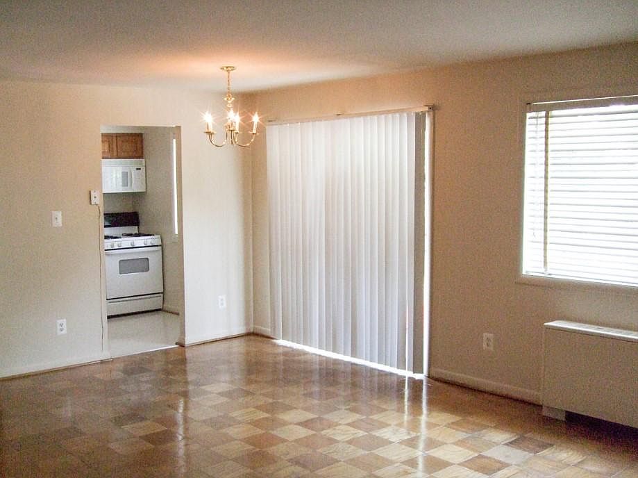 1st image of 831 Locust St #Ty34m05qk
