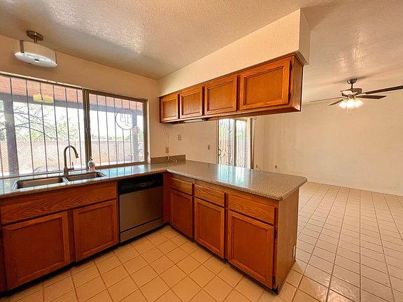 5th image of 1801 W Chapala Dr