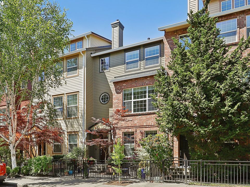 1st image of 833 NE Caden Ave