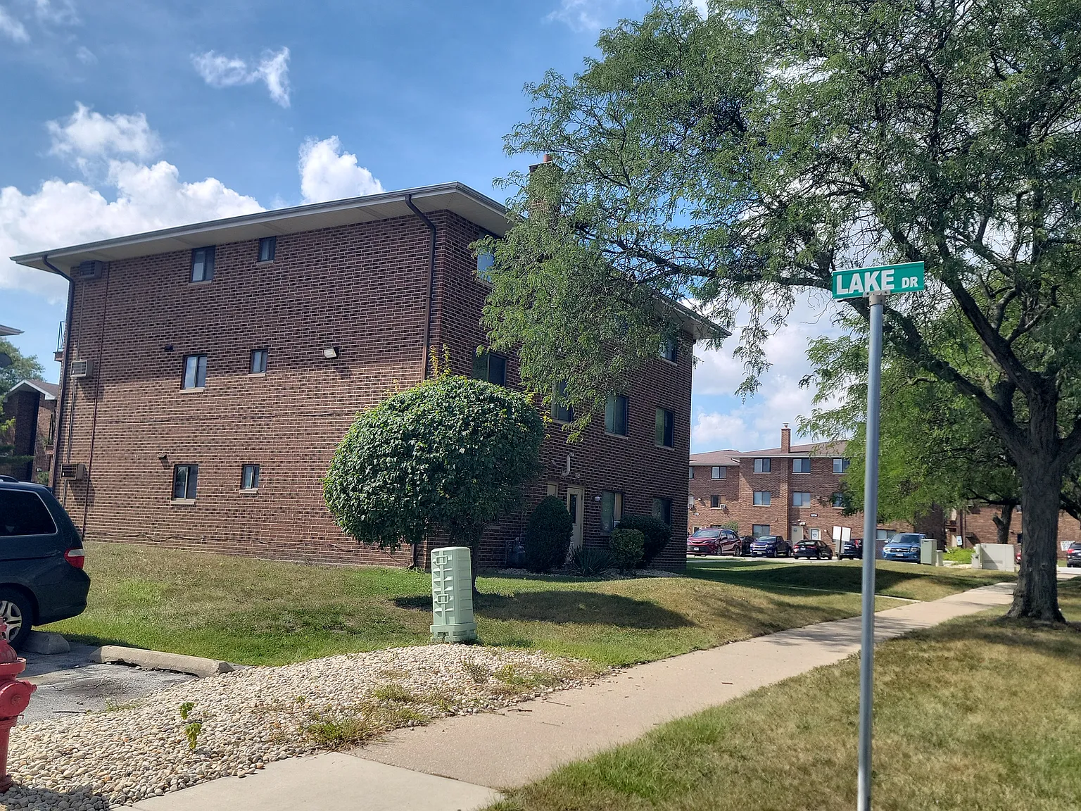 2 bed, 950 sqft, $1,700 — Photo 3
