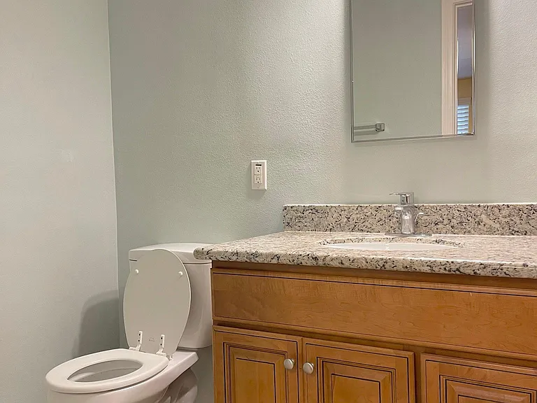 1131 Rose Ave — Photo 6