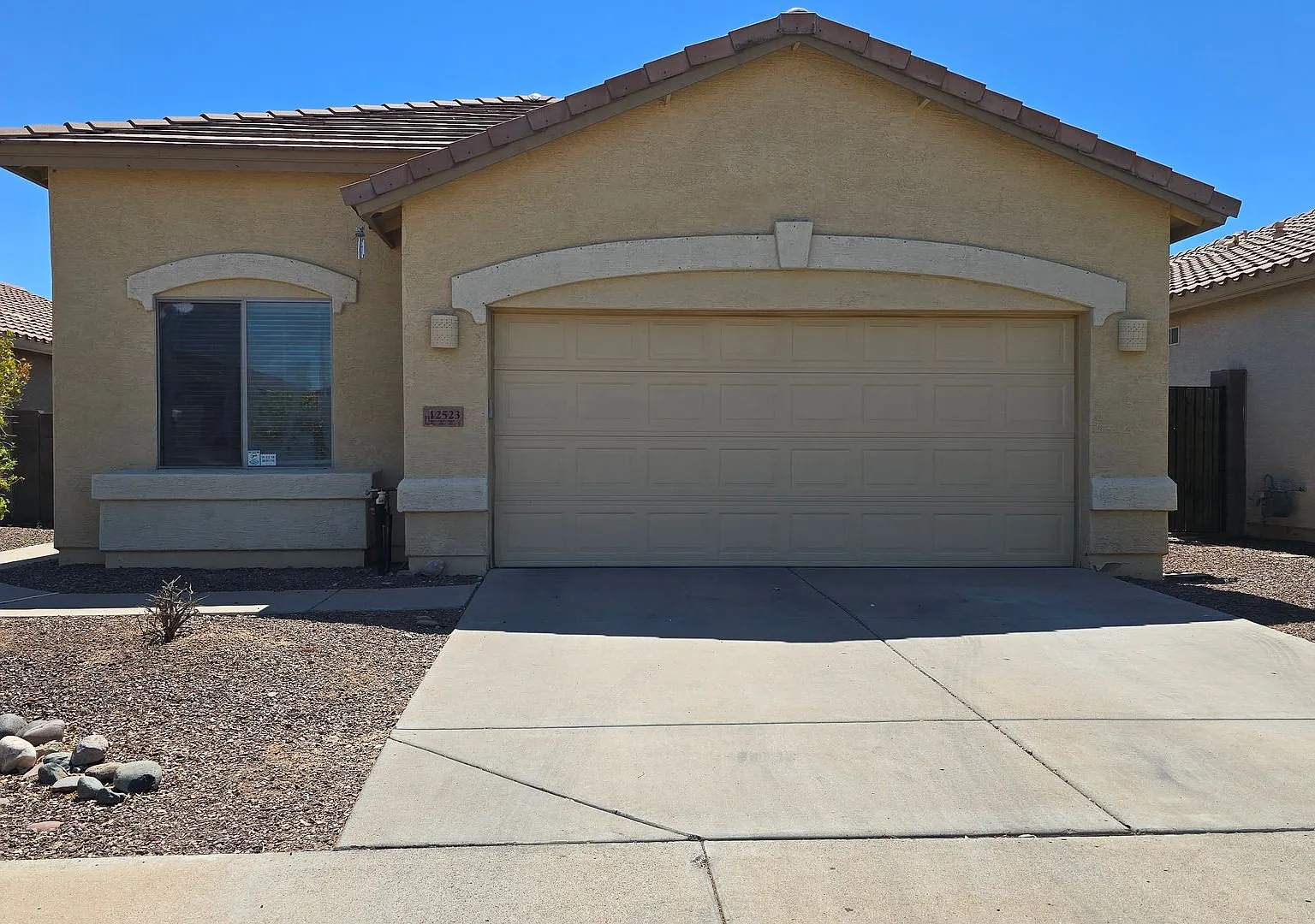 Fantastic 4BR in popular area of Litchfield Park — Photo 1