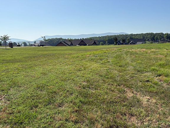 3rd image of 41 Compass Cove Cir
