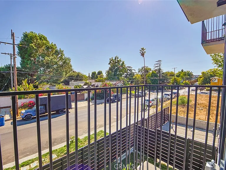 10719 Addison St — Photo 31