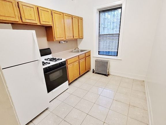 2nd image of 3090 23rd St #1R