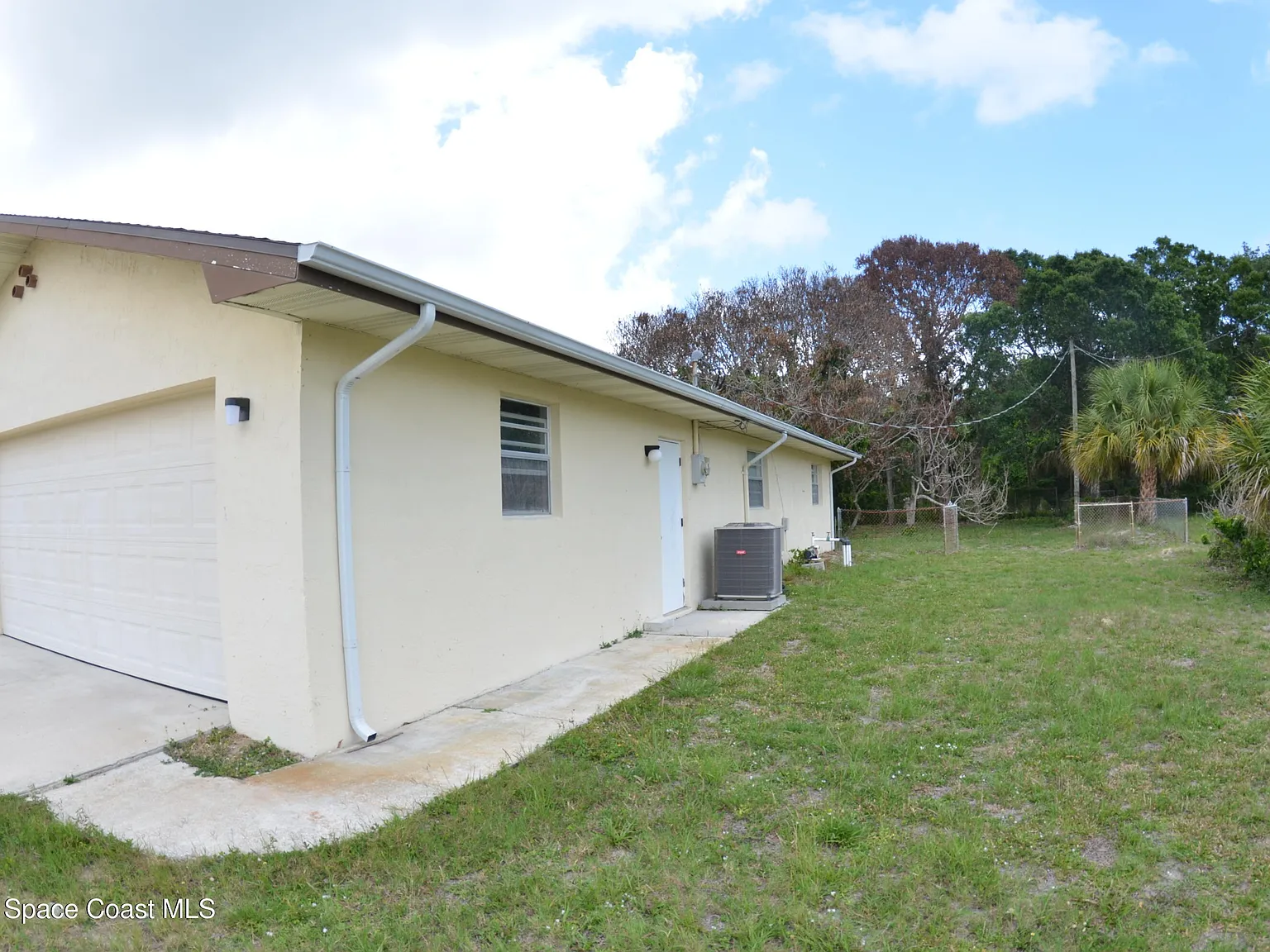 4 bed, 2.0 bath, 1732 sqft, $2,500 — Photo 2