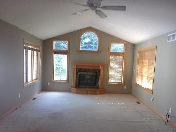 3rd image of 6253 Creekview Ln N