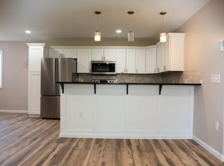 6352 Pierce St UNIT B, Omaha, NE 68106