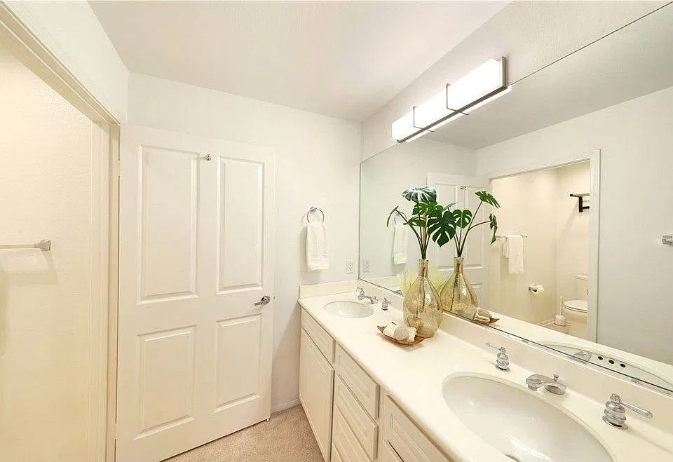 3004 Ladrillo Aisle #12