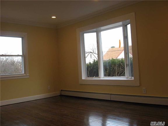 3rd image of 912 Susan Pl