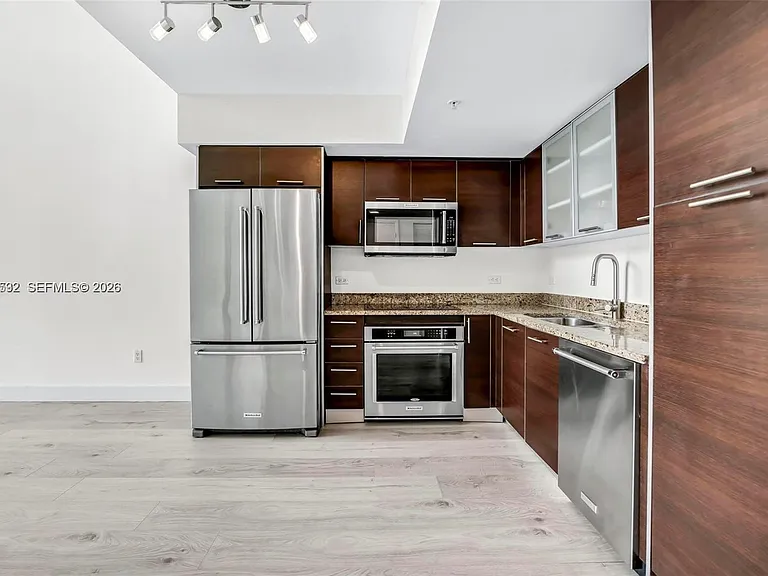41 SE 5th St #1709 — Photo 6