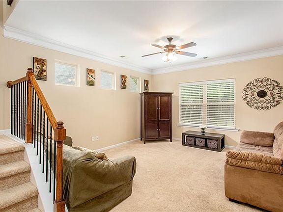 5th image of 146 Cornerstone Cir