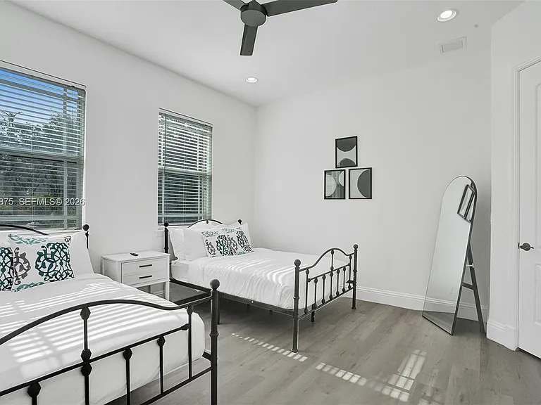 1207 SW 21st St — Photo 24