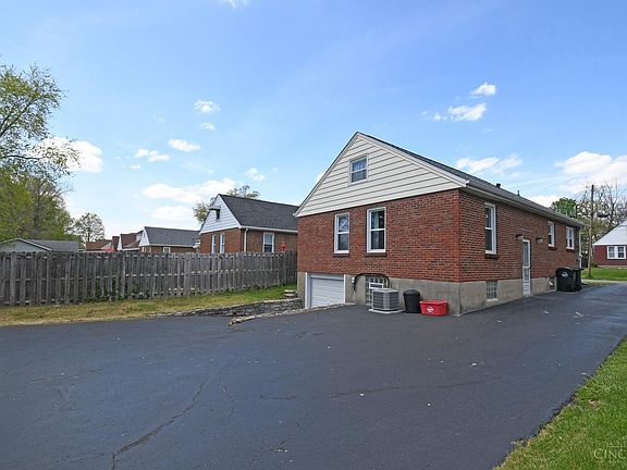 4th image of 3839 Thornton Dr