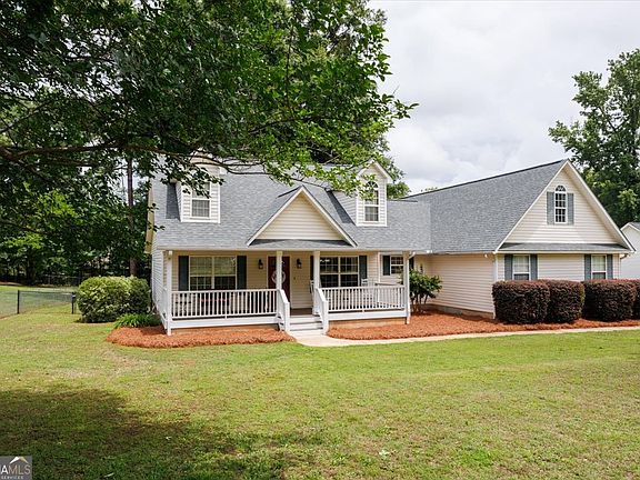 2nd image of 557 Aarons Cir