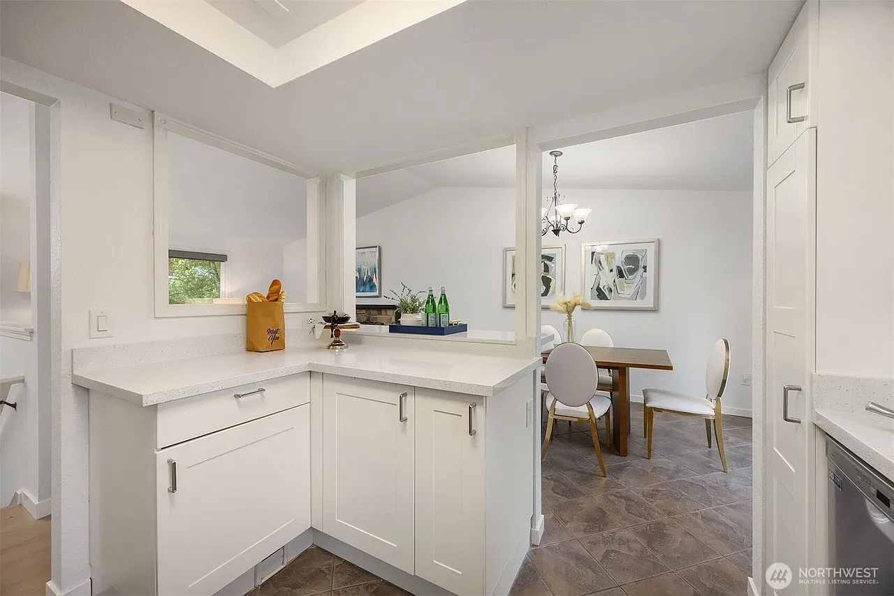 4 bed, 1700 sqft, $4,000 — Photo 2