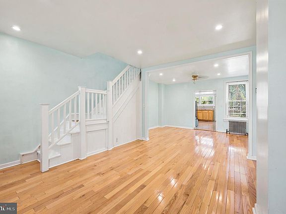 4th image of 315 W Clarkson Ave